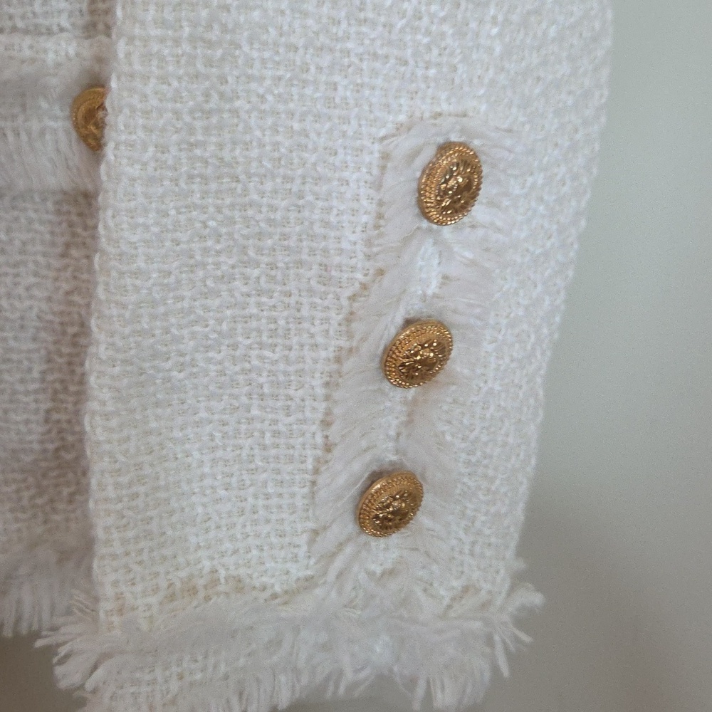 Chic White Textured Jacket with Gold Buttons - Picture 5 of 6